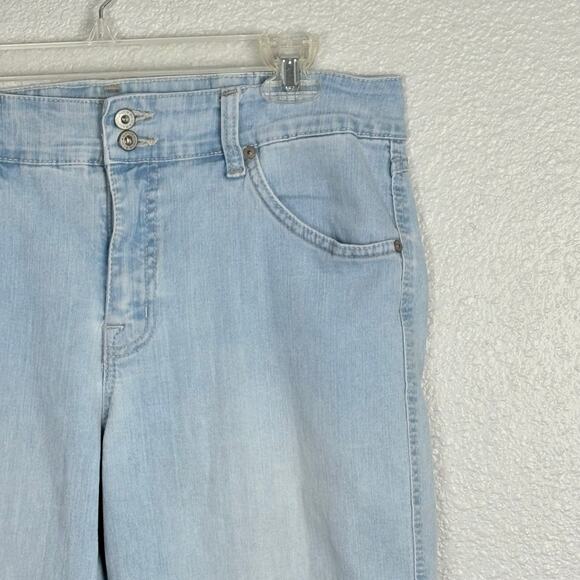 Women's Size 12 Light Wash Brady Style Bermuda Length Light Wash Shorts Pants - Picture 2 of 10